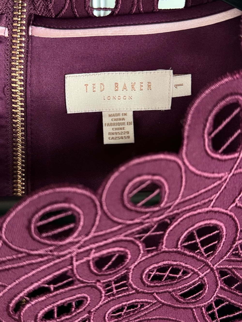 TED BAKER Burgundy Cutout Lace Sheath Dress Sz 1 / US 4 - Picture 8 of 14